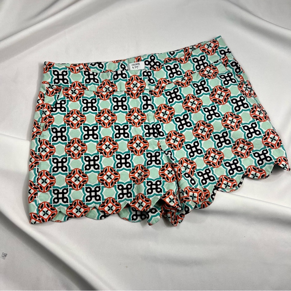 CROWN & IVY Shelby Scalloped Hem Shorts Size 10